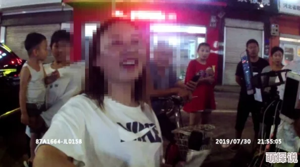 爆操喷水据说是某网红直播时意外发生的