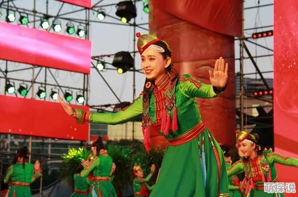 老阿姨激情四射广场舞大赛决赛现场气氛热烈观众掌声雷动 老阿姨激情四射广场舞大赛决赛现场气氛热烈观众掌声雷动