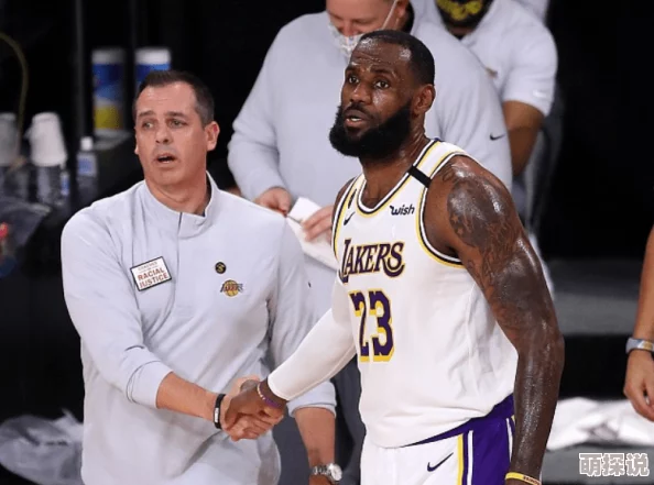 三个人躁我一个现在五个人了他们还在继续增加 三个人躁我一个现在五个人了他们还在继续增加