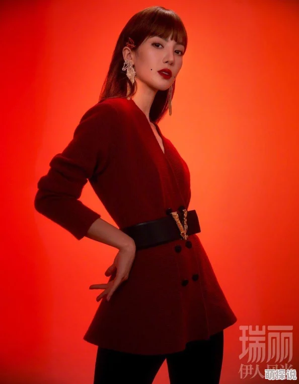 91伊人2025时尚穿搭潮流指南引领个性风尚 91伊人2025时尚穿搭潮流指南引领个性风尚