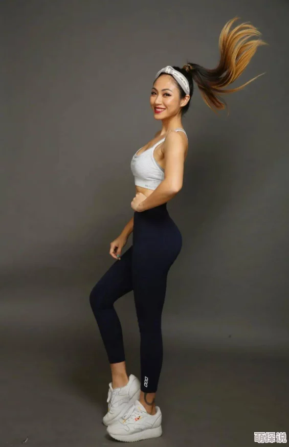 美女扒开胸罩露出2025元宇宙虚拟时装秀惊艳亮相引爆热潮 美女扒开胸罩露出2025元宇宙虚拟时装秀惊艳亮相引爆热潮