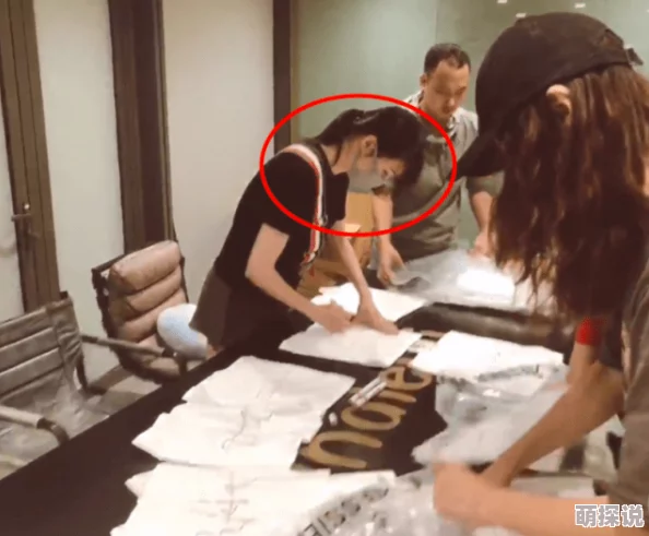 虐睾丸据传某网红直播时意外夹伤引粉丝心疼纷纷留言慰问